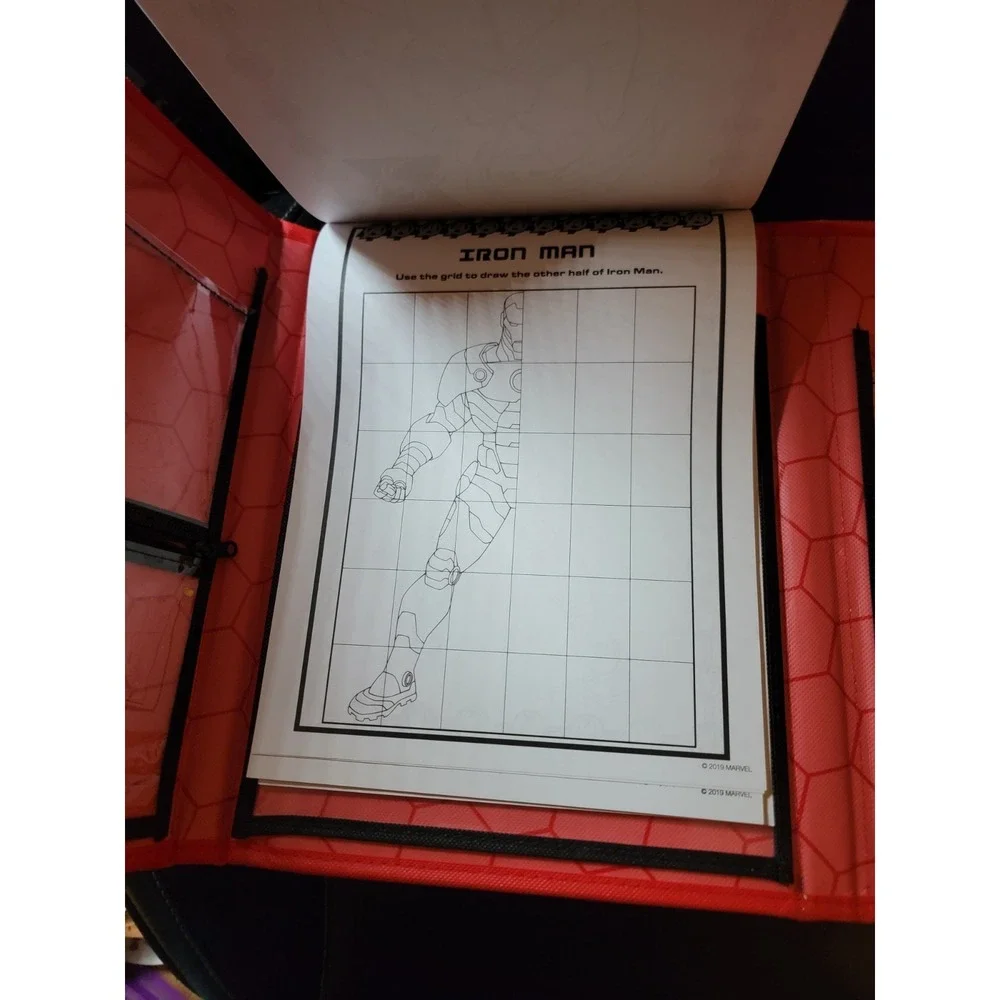 2022 Marvel Bendon Avengers Tri Fold Storage Case School Binder With Handles